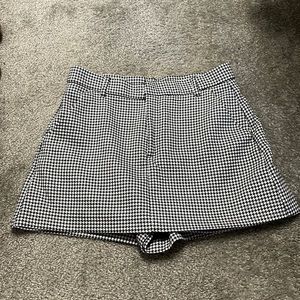 Black and white skort